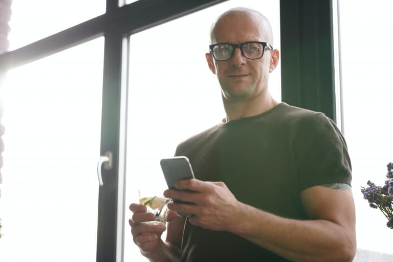 Balding men say hair loss is holding them back from finding true love Balding men say hair loss is holding them back from finding true love