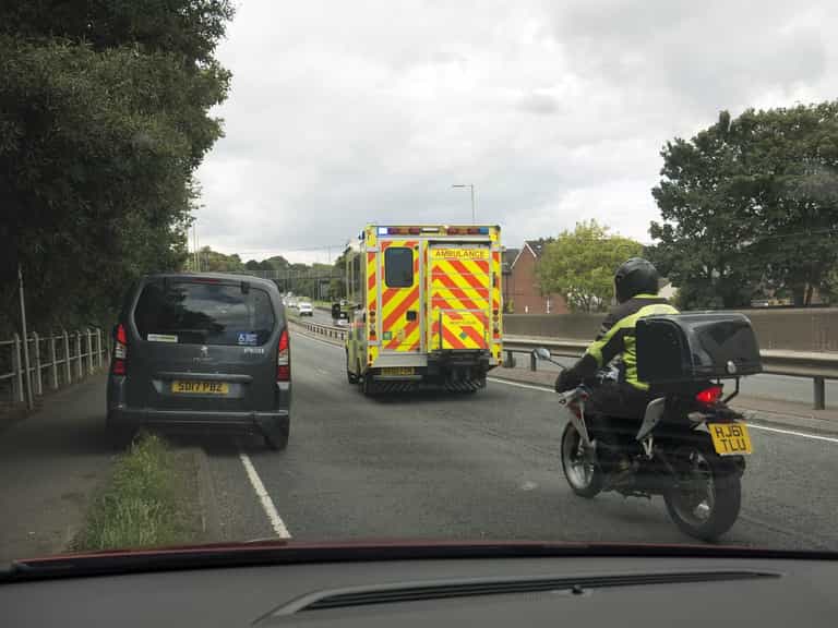 Drivers warned they could be fined £1,000 for not letting an ambulance pass correctly Drivers warned they could be fined £1,000 for not letting an ambulance pass correctly