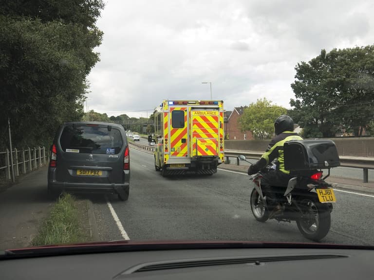 Drivers warned they could be fined £1,000 for not letting an ambulance pass correctly Drivers warned they could be fined £1,000 for not letting an ambulance pass correctly