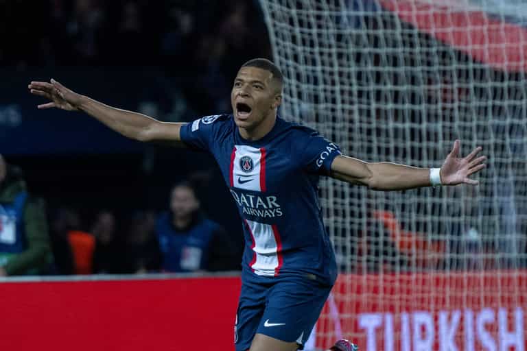 Kylian Mbappé’s mum shares post claiming her son is a victim of a ‘smear campaign’ Kylian Mbappé’s mum shares post claiming her son is a victim of a ‘smear campaign’