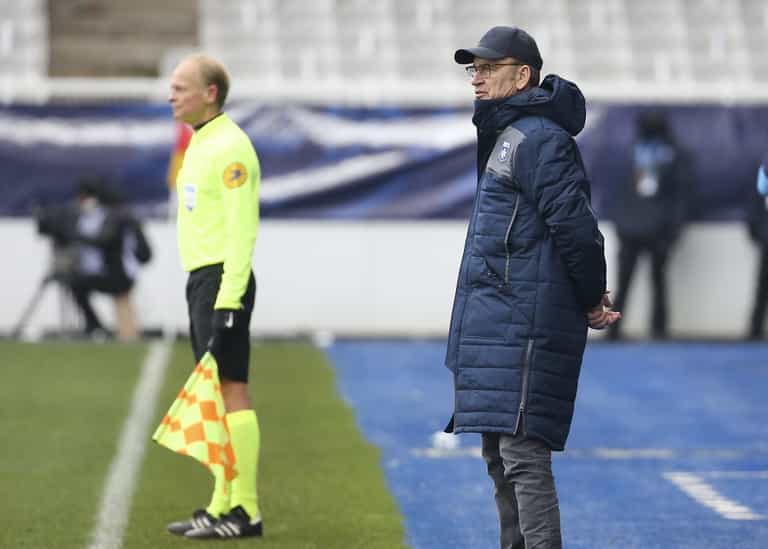Auxerre set to sack manager after sticking up middle finger to opposition fans Auxerre set to sack manager after sticking up middle finger to opposition fans