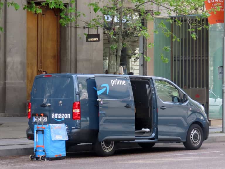 Amazon driver dead following vicious dog attack Amazon driver dead following vicious dog attack