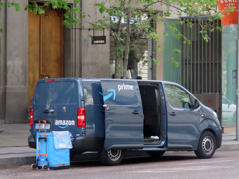 Amazon driver dead following vicious dog attack Amazon driver dead following vicious dog attack