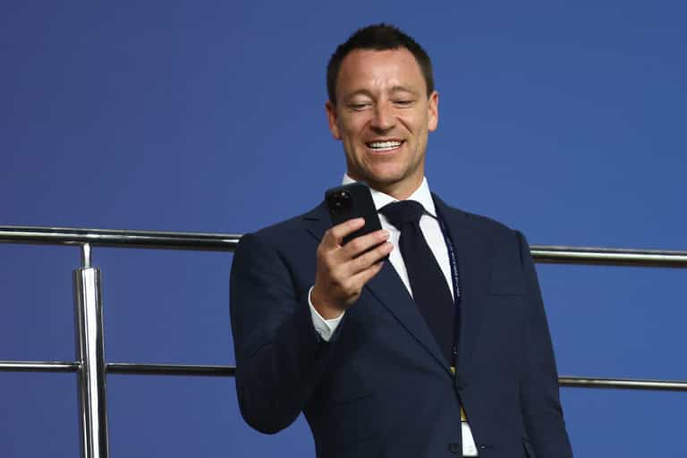 John Terry criticises Roy Keane for refusing fan selfie in deleted tweet John Terry criticises Roy Keane for refusing fan selfie in deleted tweet