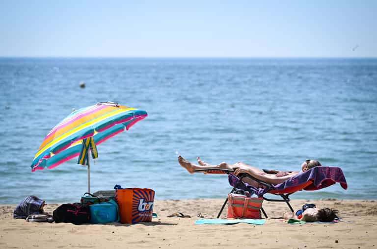 More than 3,200 Brits killed by heatwave in 2022 as temperatures hit 40C More than 3,200 Brits killed by heatwave in 2022 as temperatures hit 40C