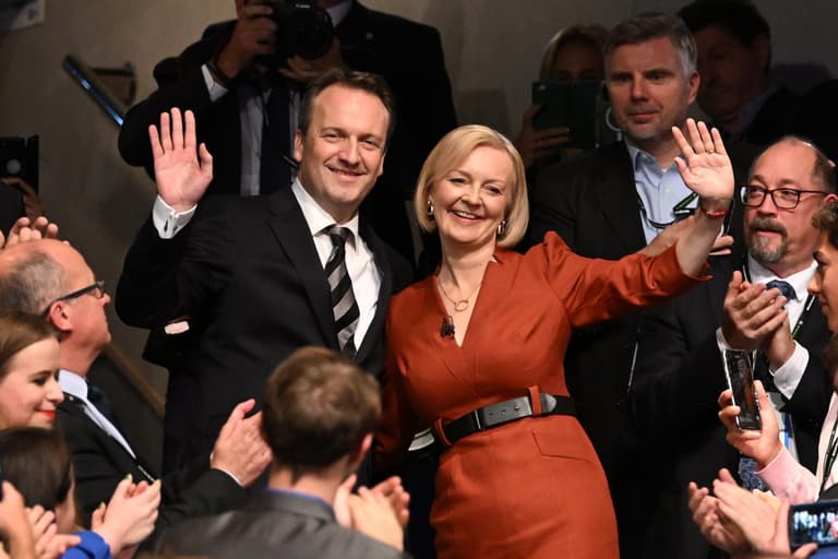 M People furious after Liz Truss walks out to their tune M People furious after Liz Truss walks out to their tune