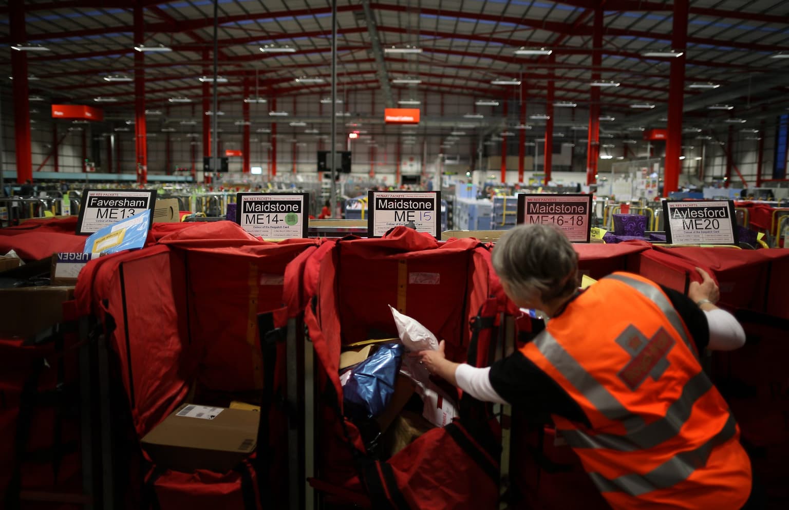 Woman ‘heartbroken’ after Royal Mail lose her mum’s ashes in the post