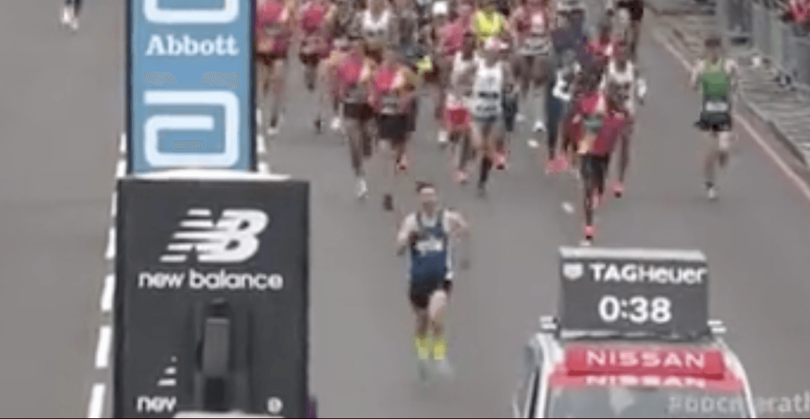 London marathon runner legs it at start to outpace professional athletes