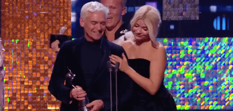 Phillip Schofield and Holly Willoughby booed by NTA audience during award win Phillip Schofield and Holly Willoughby booed by NTA audience during award win
