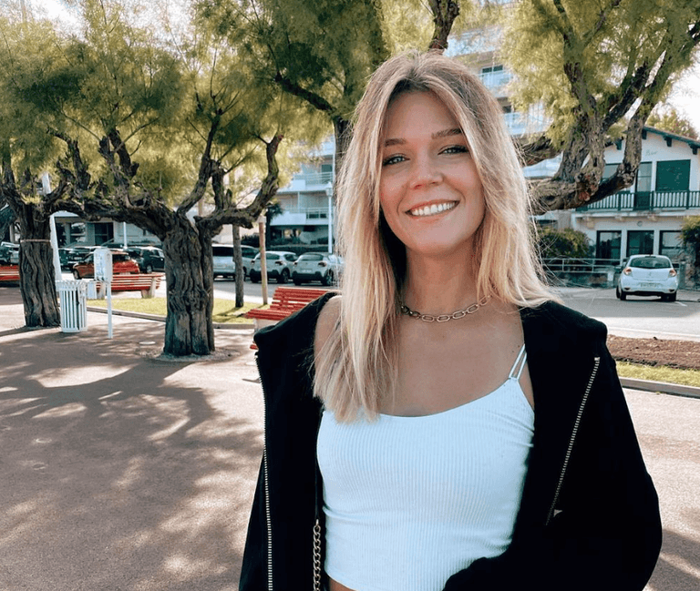 Woman reaches top 0.4 percent on OnlyFans after letting followers make ‘every decision’ in her life Woman reaches top 0.4 percent on OnlyFans after letting followers make ‘every decision’ in her life