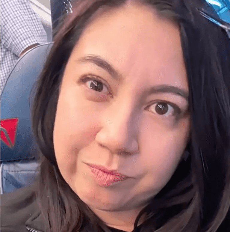 Woman defends decision to not swap plane seats so family could sit together Woman defends decision to not swap plane seats so family could sit together