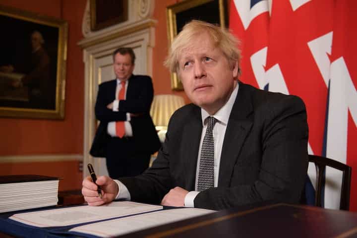 Boris Johnson pulls out of Conservative leadership race Boris Johnson pulls out of Conservative leadership race