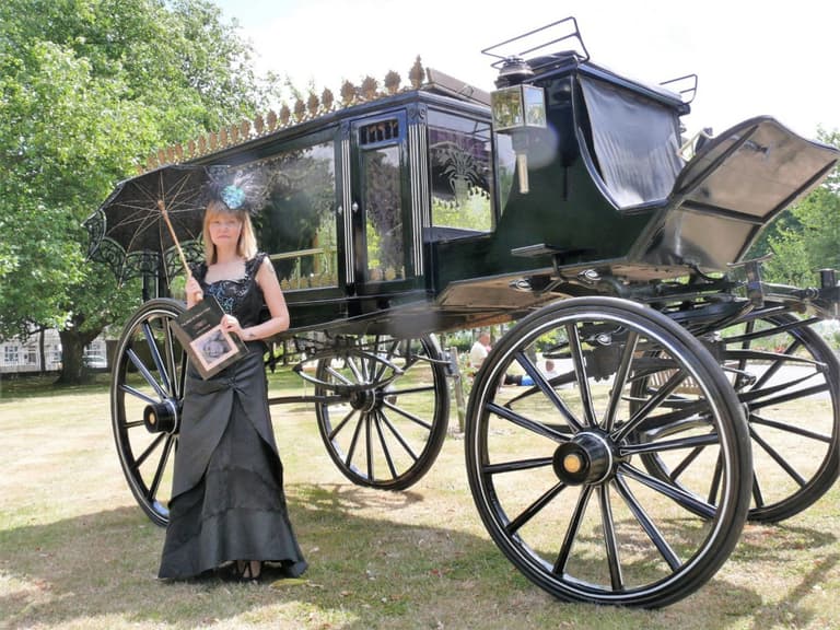 ‘Funeral crasher’ fascinated with death and cemeteries has attended send offs for 200 strangers ‘Funeral crasher’ fascinated with death and cemeteries has attended send offs for 200 strangers