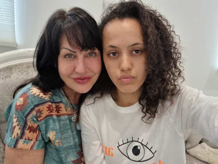 Mum and daughter make £8k a month posing naked together and filming food fights Mum and daughter make £8k a month posing naked together and filming food fights