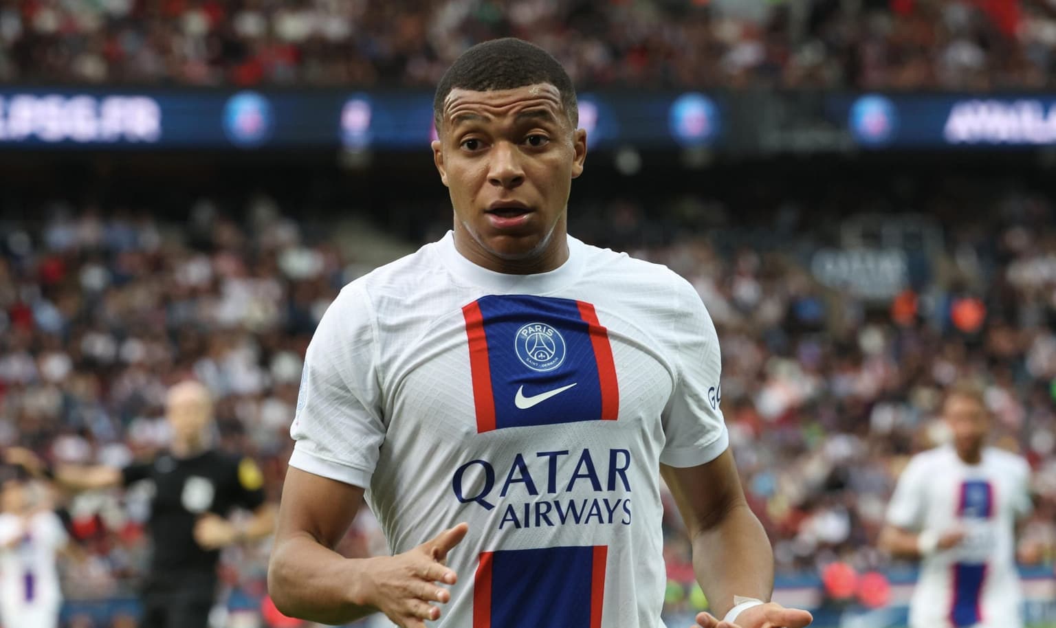 Kylian Mbappé’s left frustrated after delay in receiving September wages