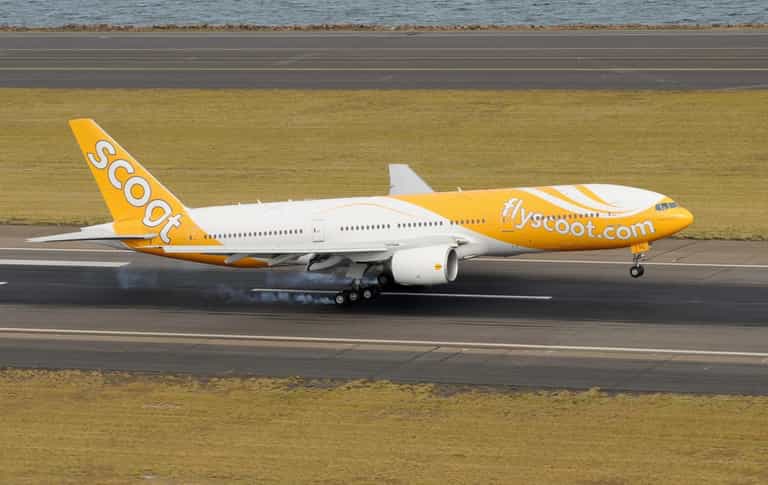 Pilot aborts landing after passengers refuse to wear seatbelts Pilot aborts landing after passengers refuse to wear seatbelts