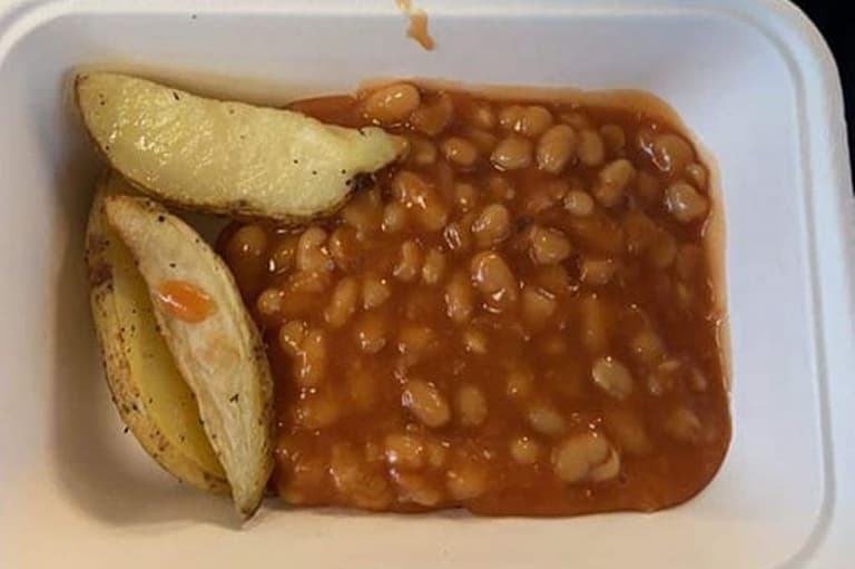 Mum left ‘disgusted’ at school lunch served to her 16-year-old child Mum left ‘disgusted’ at school lunch served to her 16-year-old child