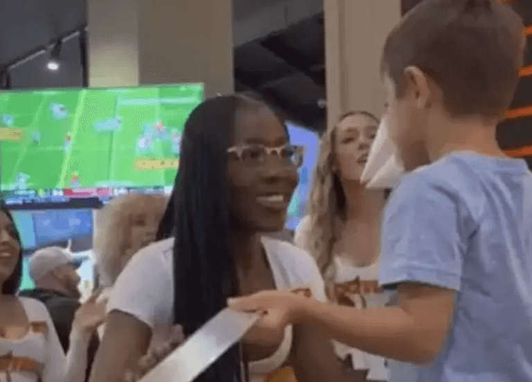 Kid treated to Hooters trip for his 5th birthday and people are divided Kid treated to Hooters trip for his 5th birthday and people are divided