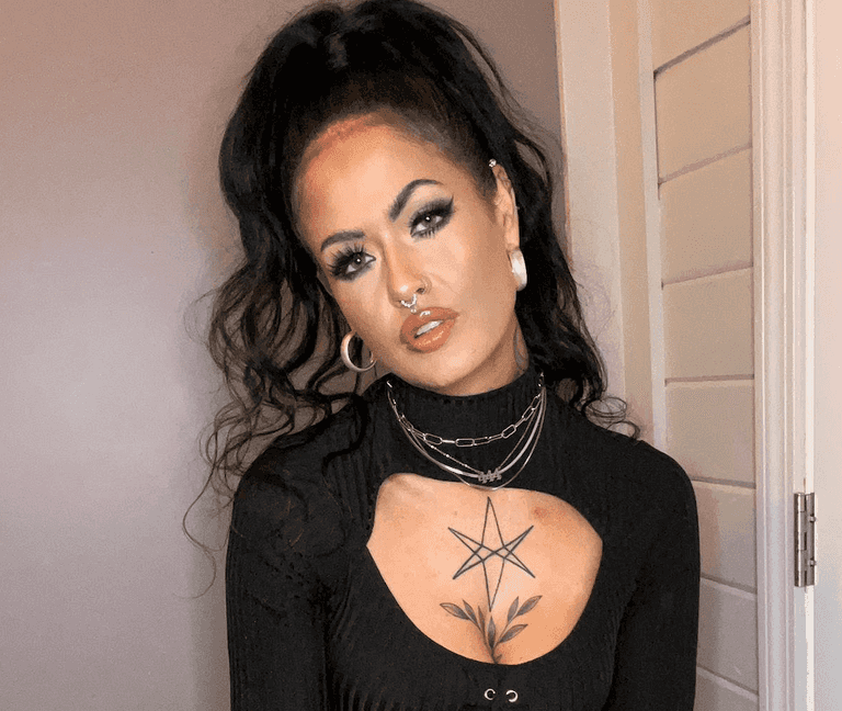 Mum ditches her ‘Karen cut’ and gets 11 tattoos and seven piercings in ‘massive divorce glow up’ Mum ditches her ‘Karen cut’ and gets 11 tattoos and seven piercings in ‘massive divorce glow up’