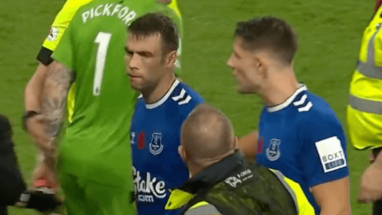 Seamus Coleman visibly distraught as Everton supporters take frustrations out on team Seamus Coleman visibly distraught as Everton supporters take frustrations out on team