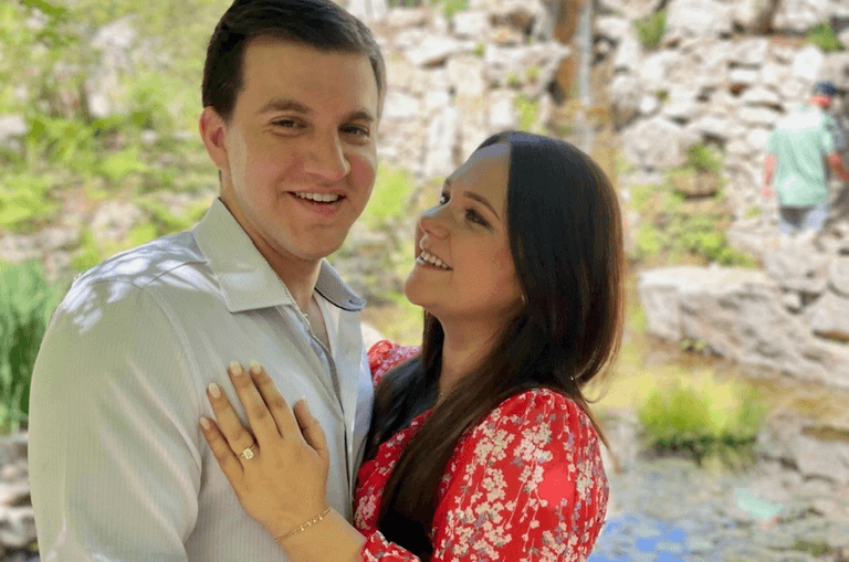Woman sat outside her ex’s apartment until they matched on Bumble Woman sat outside her ex’s apartment until they matched on Bumble