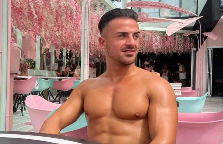 Man often gets mistaken for Jack Grealish and just goes along with it for special treatment Man often gets mistaken for Jack Grealish and just goes along with it for special treatment