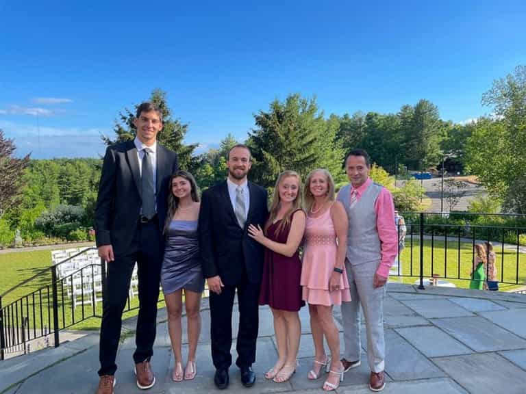 Couple with 22-inch height difference asked if there are any issues in the bedroom Couple with 22-inch height difference asked if there are any issues in the bedroom