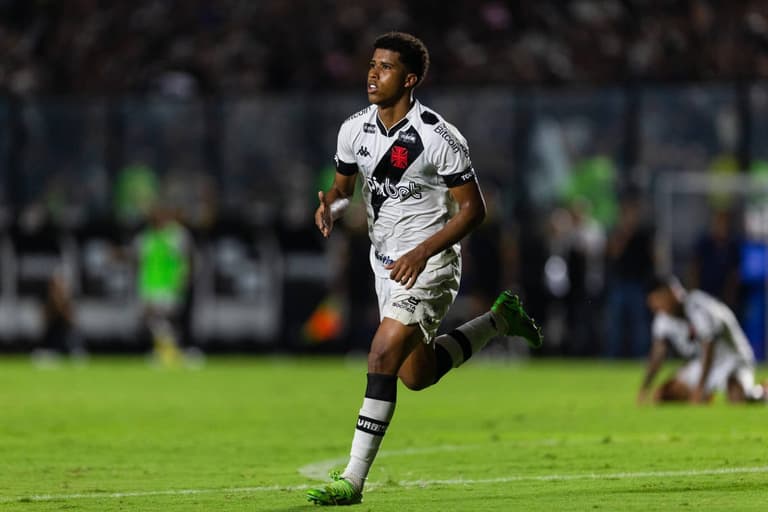 Chelsea bound transfer involved in hilarious joke ahead of move to Stamford Bridge Chelsea bound transfer involved in hilarious joke ahead of move to Stamford Bridge