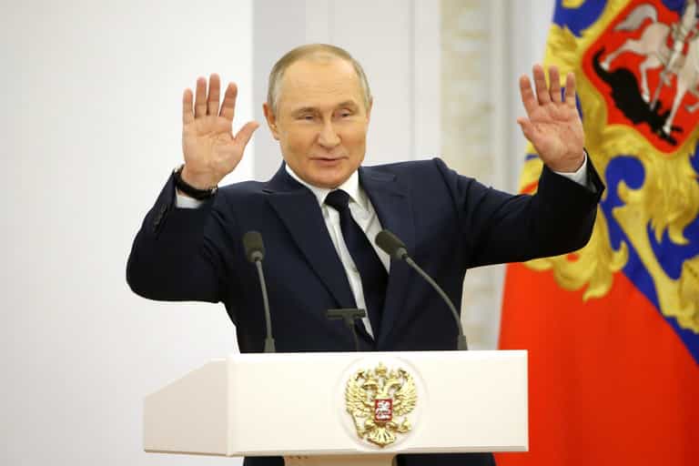 Putin reportedly soiled himself and fell down stairs as speculation over worsening health grows Putin reportedly soiled himself and fell down stairs as speculation over worsening health grows