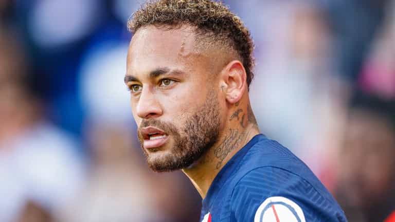 Neymar sent off for diving on his first PSG game back after World Cup Neymar sent off for diving on his first PSG game back after World Cup