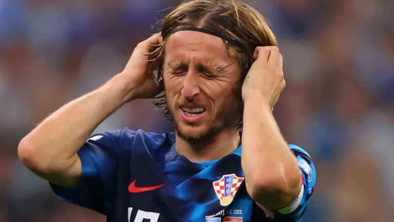 Roy Keane pays fitting tribute to Luka Modric before heartbreaking tunnel scenes Roy Keane pays fitting tribute to Luka Modric before heartbreaking tunnel scenes