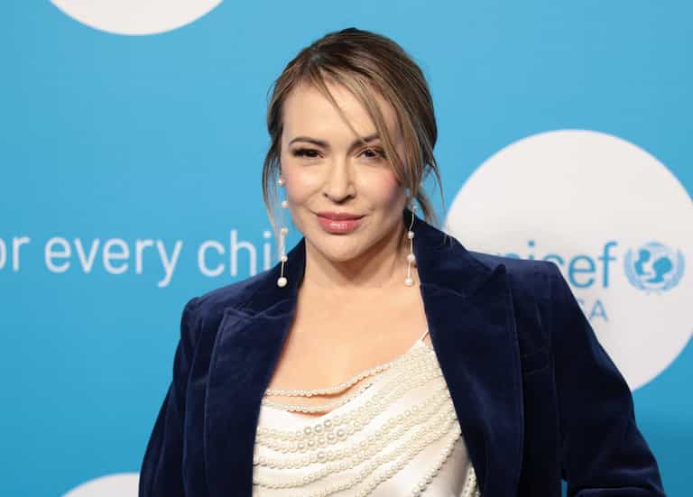 Alyssa Milano gave back her Tesla after Elon Musk bought Twitter Alyssa Milano gave back her Tesla after Elon Musk bought Twitter