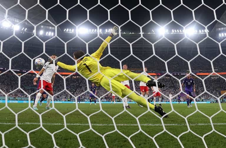 Wojciech Szczesny reveals €100 bet with Lionel Messi before Poland versus Argentina penality Wojciech Szczesny reveals €100 bet with Lionel Messi before Poland versus Argentina penality