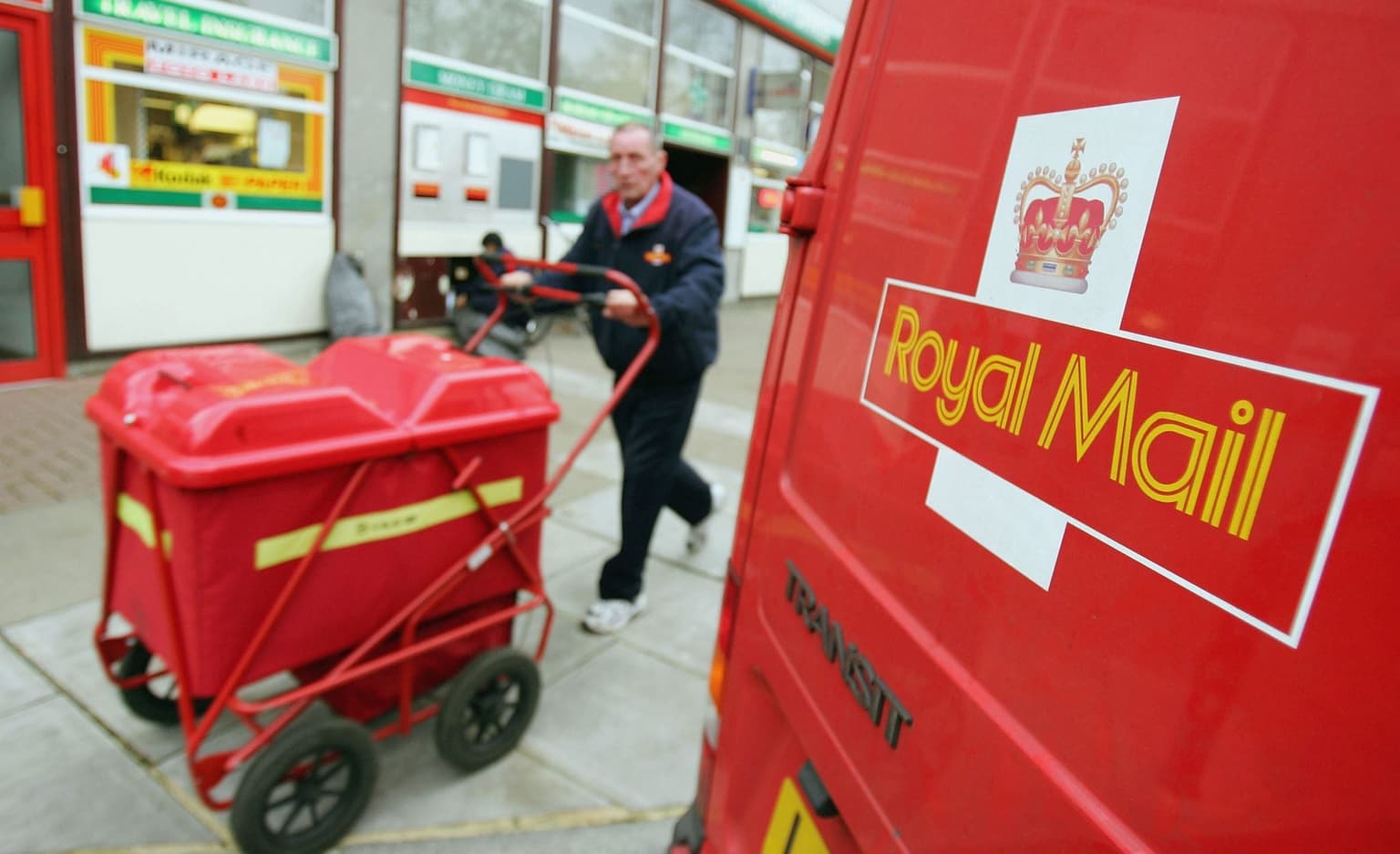 Royal Mail asks the families’ of employees to help out to ‘save Christmas’