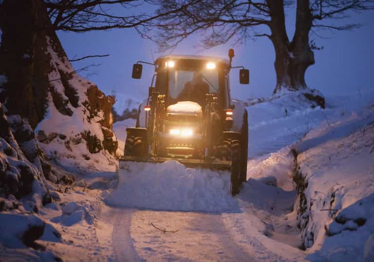 Met Office issues snow weather warning for parts of UK as temperatures plunge Met Office issues snow weather warning for parts of UK as temperatures plunge