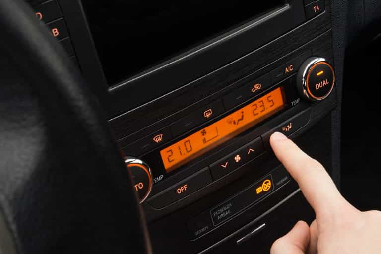 Drivers warned not to use ‘air recirculation’ button when de-icing windscreen Drivers warned not to use ‘air recirculation’ button when de-icing windscreen