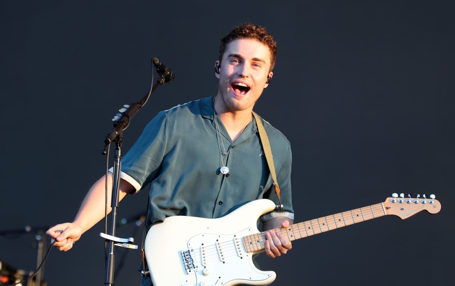 Sam Fender surprises locals by performing new song at open mic night