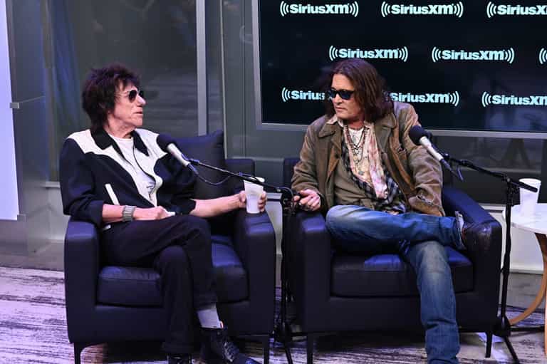 Johnny Depp visited Jeff Beck’s bedside and is ‘totally devastated’ by his death Johnny Depp visited Jeff Beck’s bedside and is ‘totally devastated’ by his death