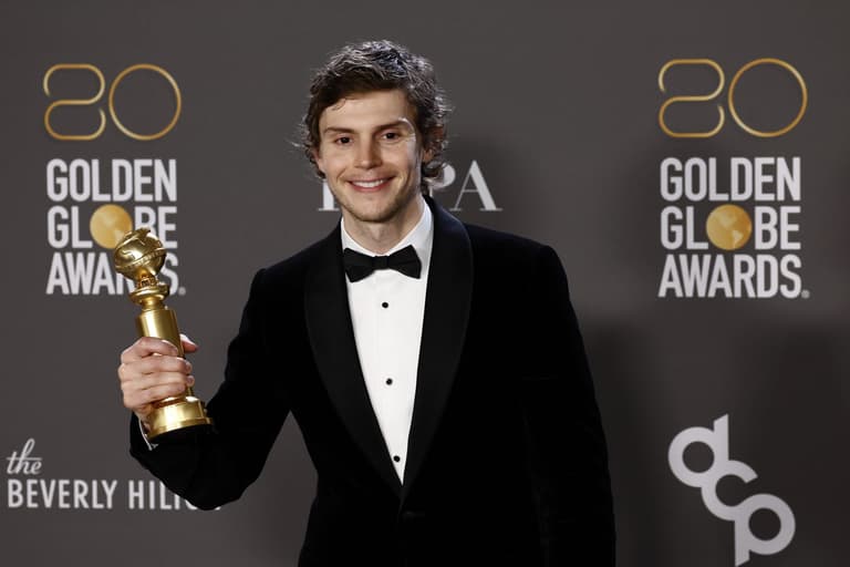Evan Peters wins Golden Globe for chilling Jeffrey Dahmer portrayal Evan Peters wins Golden Globe for chilling Jeffrey Dahmer portrayal