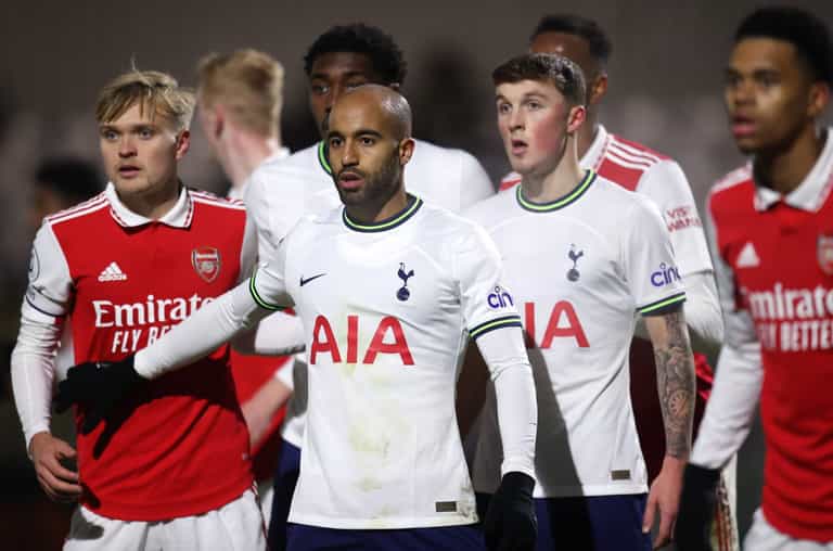 Richarlison makes sign for Lucas Moura on return from injury Richarlison makes sign for Lucas Moura on return from injury