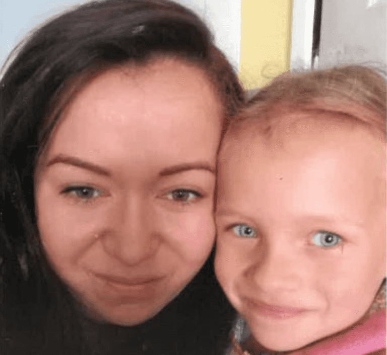 Mum and daughter, 4, killed when Audi crashed into Jaguar dealership in Leeds were ‘walking to nursery’ Mum and daughter, 4, killed when Audi crashed into Jaguar dealership in Leeds were ‘walking to nursery’