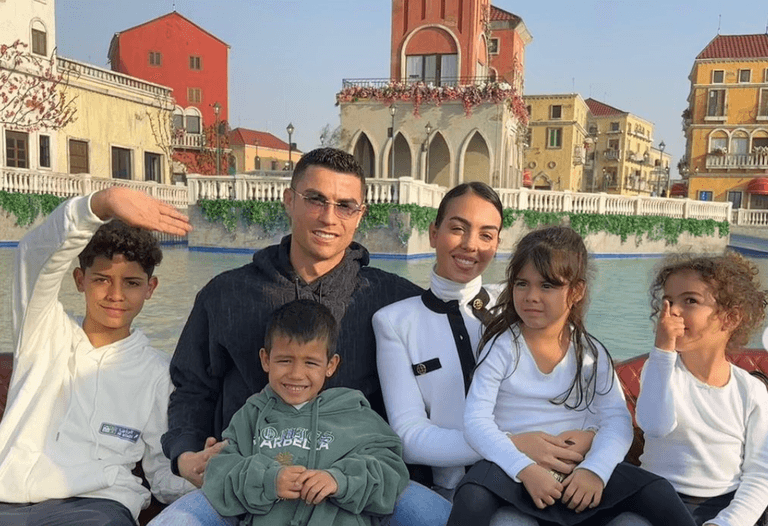 Cristiano Ronaldo struggling to find £4,500-a-month chef due to his crazy demands Cristiano Ronaldo struggling to find £4,500-a-month chef due to his crazy demands