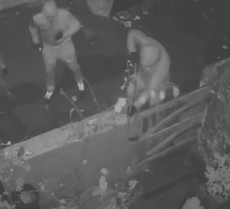 Shocking footage shows moment armed thugs corner victim in alleyway then shoot him in the face Shocking footage shows moment armed thugs corner victim in alleyway then shoot him in the face