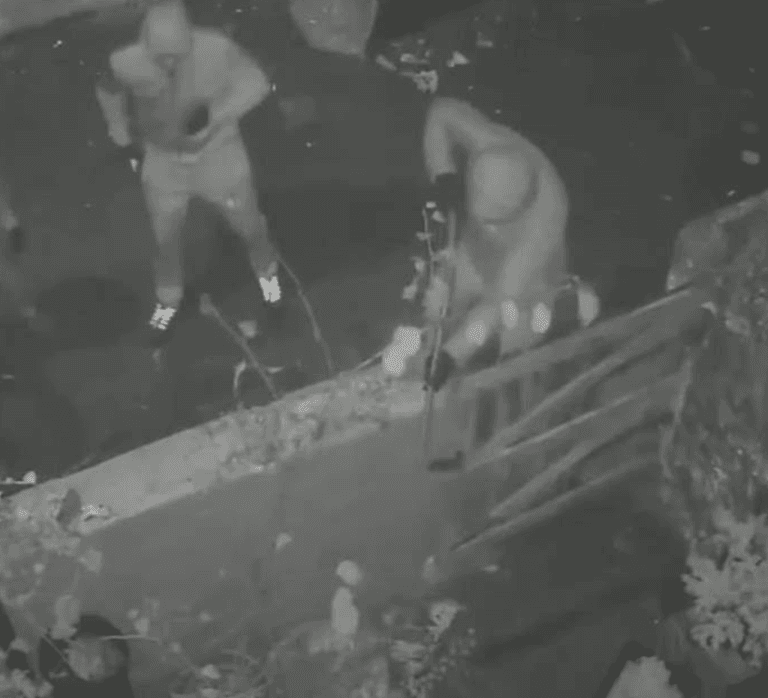 Shocking footage shows moment armed thugs corner victim in alleyway then shoot him in the face Shocking footage shows moment armed thugs corner victim in alleyway then shoot him in the face
