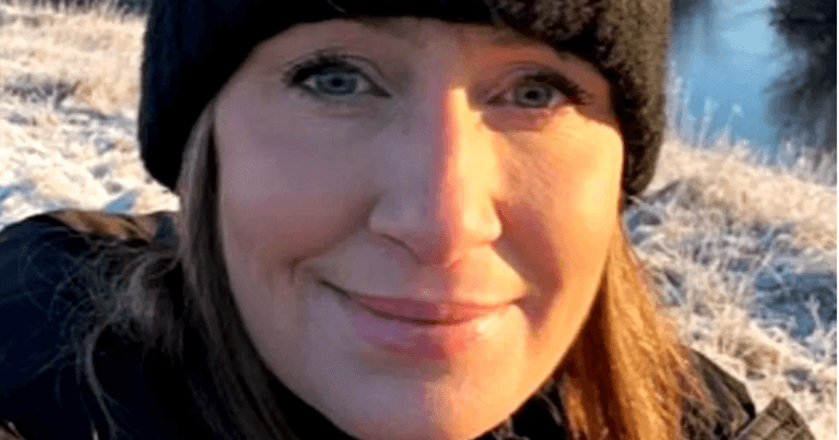Missing mum vanished on footpath leaving dog behind and phone still connected to work call Missing mum vanished on footpath leaving dog behind and phone still connected to work call
