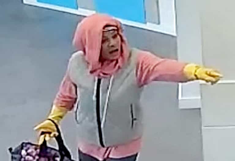 Bizarre moment woman tries to rob bank wearing a pair of yellow washing-up gloves Bizarre moment woman tries to rob bank wearing a pair of yellow washing-up gloves