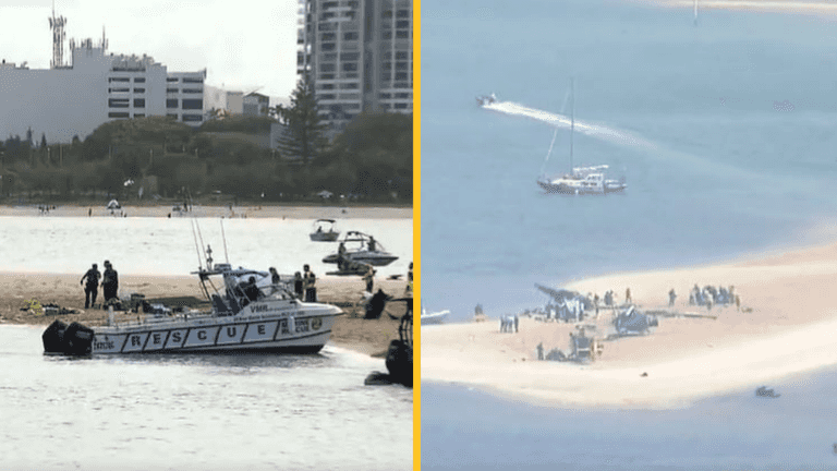 Four dead and three critical after two helicopters collide in Australia Four dead and three critical after two helicopters collide in Australia