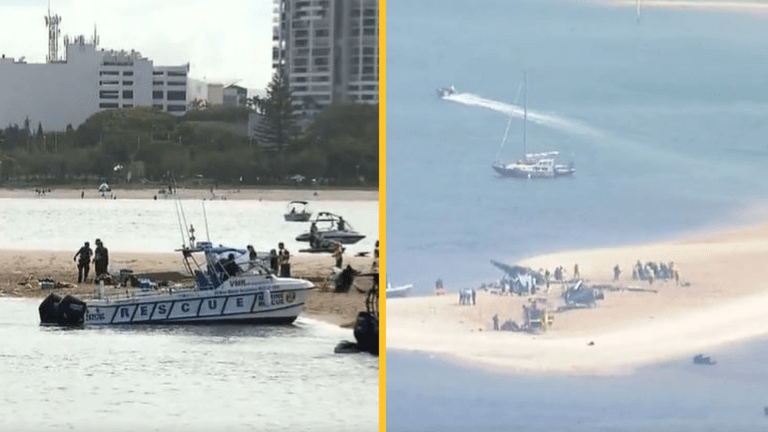 Four dead and three critical after two helicopters collide in Australia Four dead and three critical after two helicopters collide in Australia