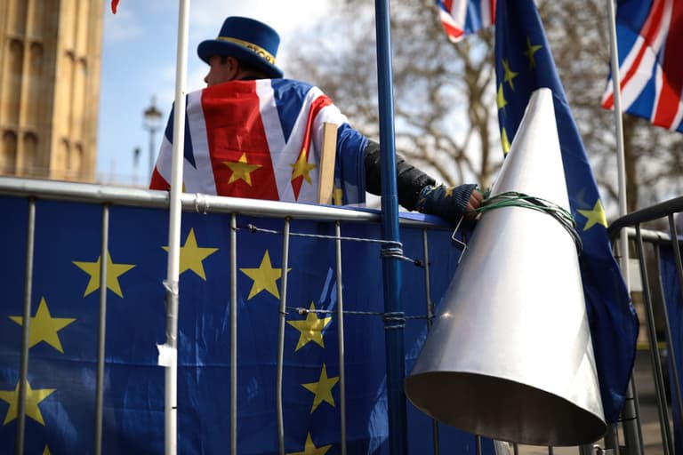Tory MP agrees to fight ‘stop Brexit’ campaigner in televised boxing match Tory MP agrees to fight ‘stop Brexit’ campaigner in televised boxing match