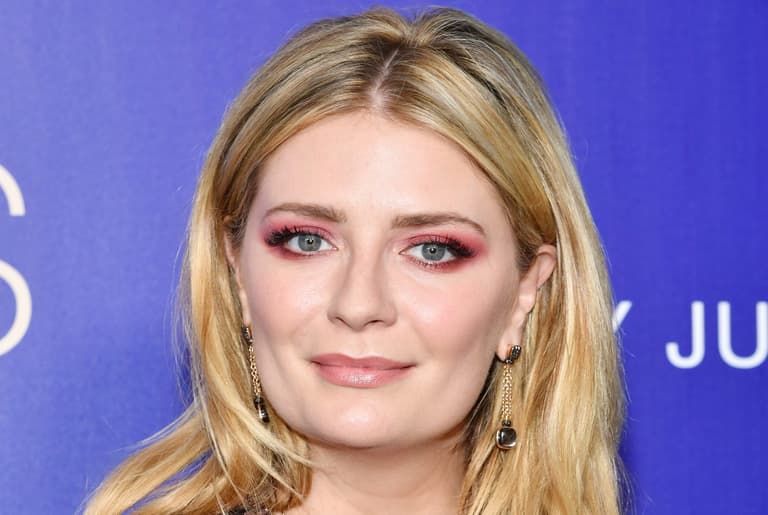 Mischa Barton claims her publicist told her to sleep with Leonardo DiCaprio when she was 19 and he was 30 Mischa Barton claims her publicist told her to sleep with Leonardo DiCaprio when she was 19 and he was 30